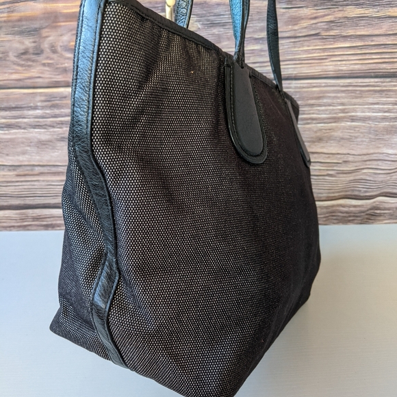 Coach tote bag featuring the brand's iconic horse and carriage logo - Picture 5 of 11